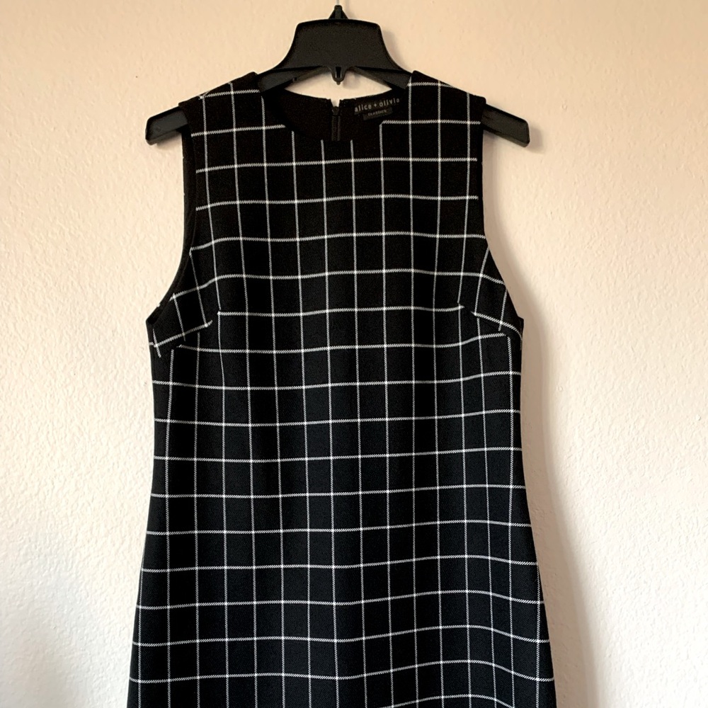Ellis Sleeveless Windowpane Print Shift Dress